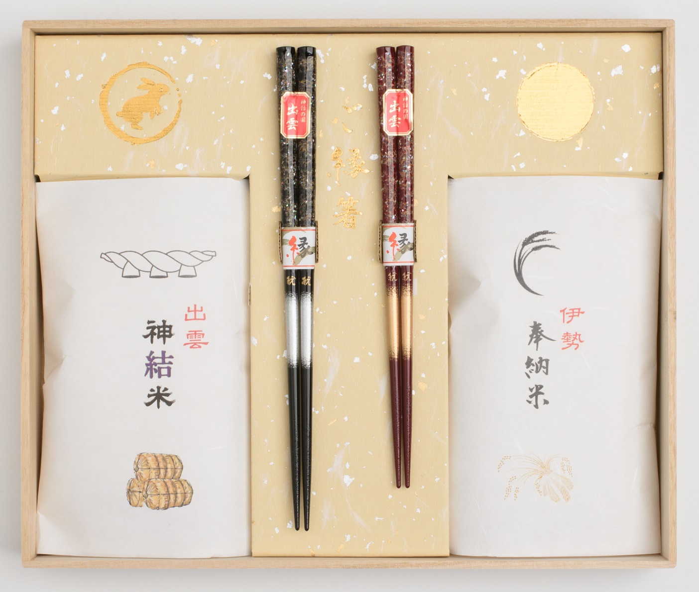 月（うさぎ）と太陽、ご縁箸の文字は全て金の箔押しとなっております。